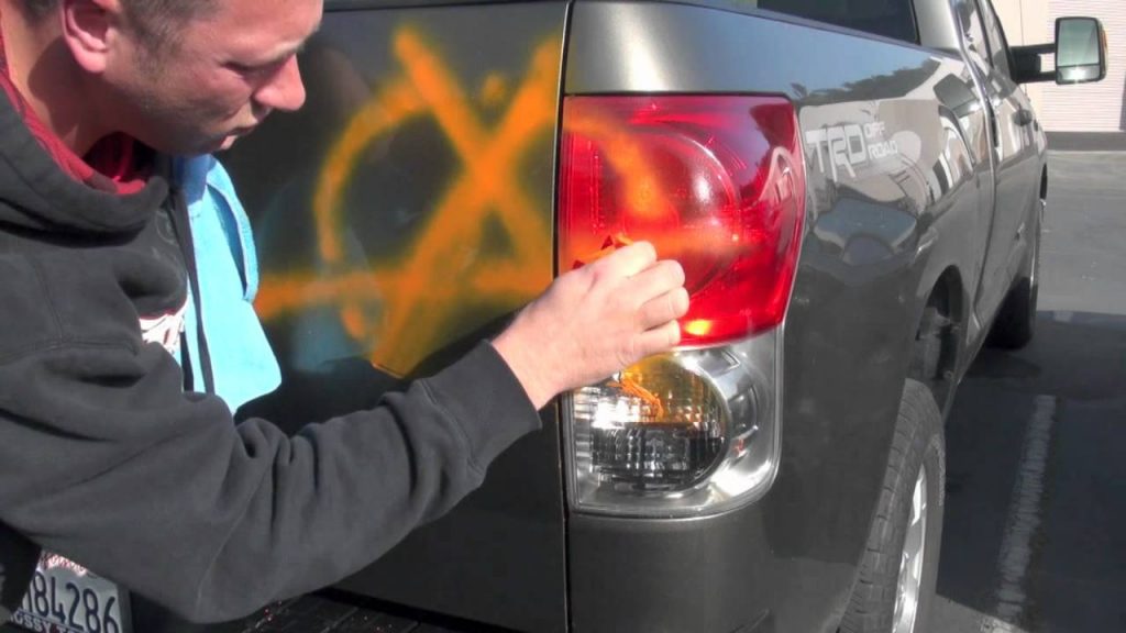 How to Remove Spray Paint From a Car