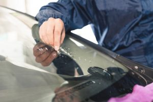How to Remove Wiper Scratches From Windshield